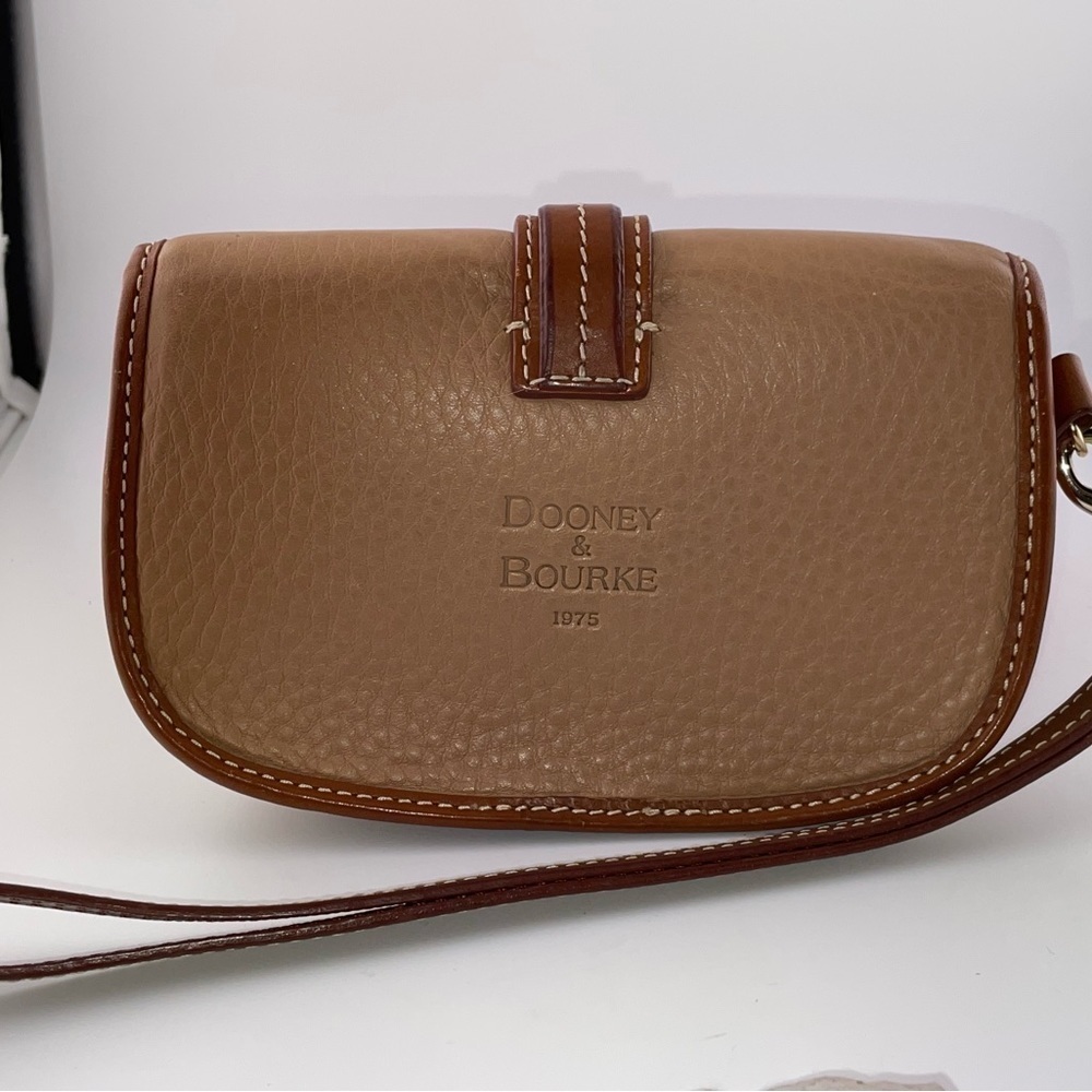 NWOT Dooney & Bourke Small Wristlet Tan With Brown Logo Snap Closure Leather‍‍‍‍ - Picture 6 of 6